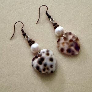 New Pretty White Baroque Pearl & Heart Shaped Cowrie Shell Copper Earrings